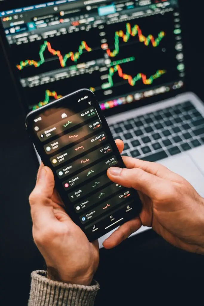 trading e investimenti con broker da piattaforma web e mobile